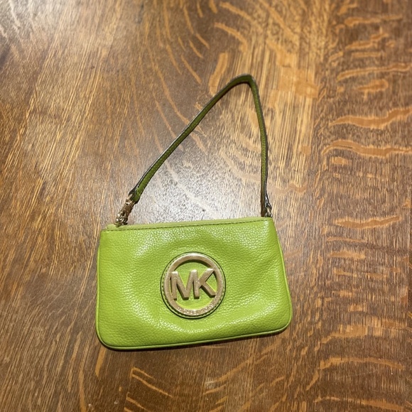 Michael Kors Fulton Pebbled Leather Lime Green Wristlet - Picture 1 of 6